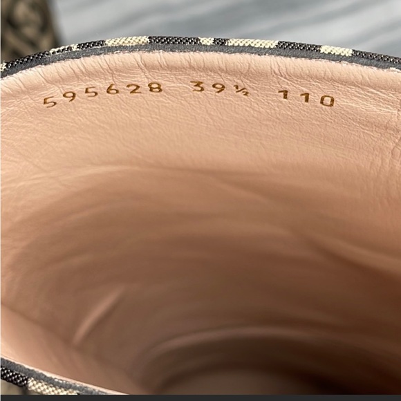 Brand new never worn . Authentic , but cannot fit 🤦🏾♀️ - Picture 3 of 7